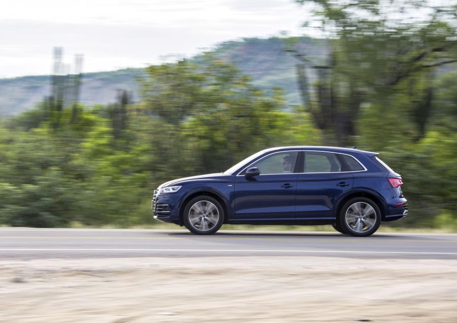  Audi Q5 TFSI Quattro S-Line 2016 года  (WW) (фото 37 из 110)